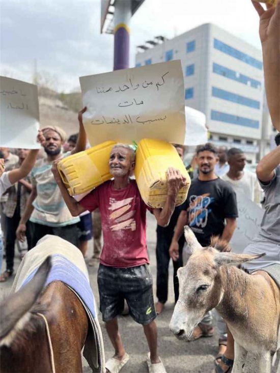 وقفة احتجاجية سلمية في صيرة تنديدا بأزمة المياه