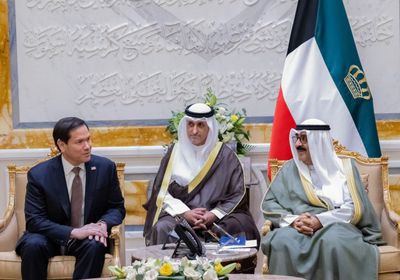 أمير الكويت وزير الخارجية الأمريكي يبحثان المستجدات في المنطقة