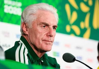 مدرب جنوب أفريقيا يشيد بالأداء الخططي لفريقه بعد الفوز على كوريا