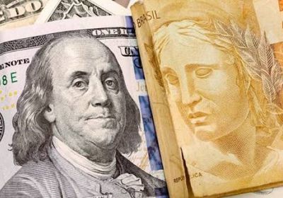 خفض الفائدة يضغط على الأصول البرازيلية ويهبط بالريال أمام الدولار