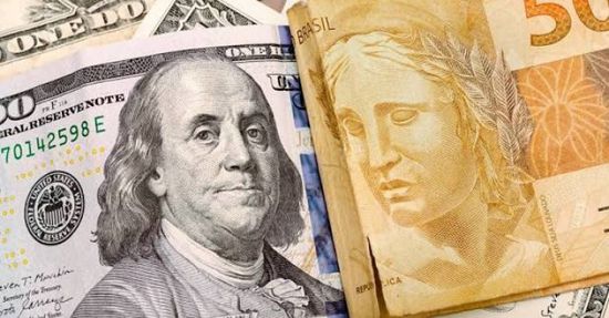 خفض الفائدة يضغط على الأصول البرازيلية ويهبط بالريال أمام الدولار