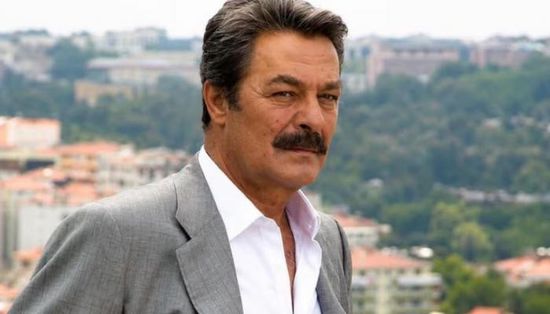 وفاة أيقونة السينما التركية قادر إنانير عن 77 عامًا بعد صراع مع المرض