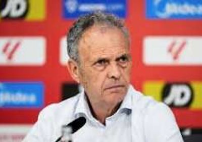 إشبيلية يدعم مدربه السابق كاباروس بعد إصابته بسرطان القولون