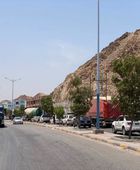 مواطنون يوقفون ناقلات نفط في ديس المكلا احتجاجا على انهيار الخدمات