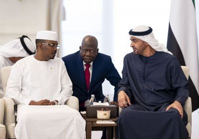 الشيخ محمد بن زايد ورئيس تشاد يبحثان تعزيز الشراكة الاستراتيجية وآفاق التعاون الاقتصادي والتنموي
