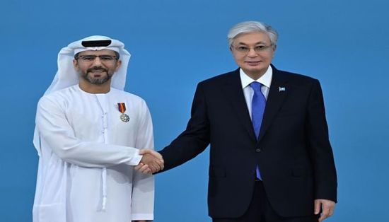 تكريم رفيع من كازاخستان.. رئيس الدولة يمنح محمد جمعة الشامسي "وسام الصداقة"