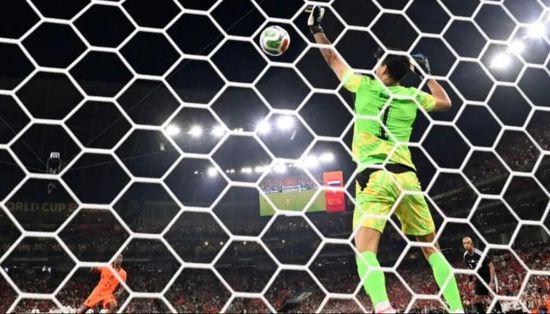 ياسين بونو.. "ملك ركلات الترجيح" يقود المغرب لمواصلة حلم مونديال 2026