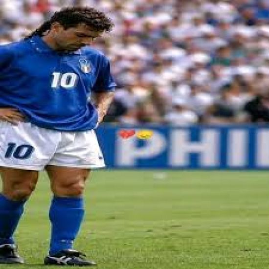كازورلا لاعب وسط أرسنال وإسبانيا السابق يعتزل في سن 41 عاما