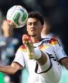 بايرن ميونيخ يضم المدافع ناثانيال براون قادما من فرانكفورت