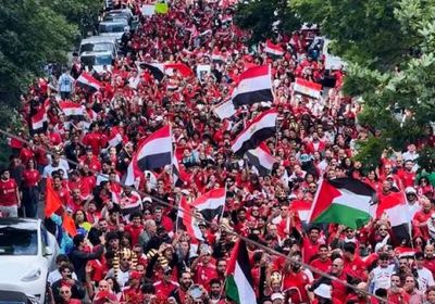 آلاف الغزيين يحتفلون بفوز منتخب مصر على أستراليا 