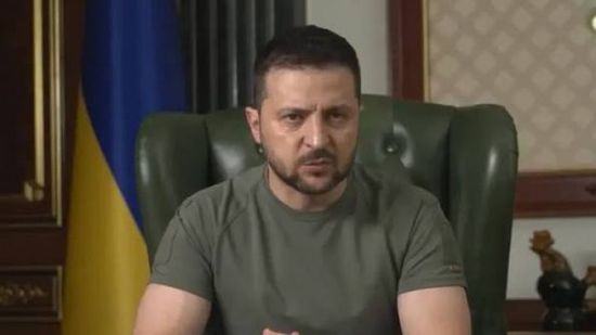 زيلينسكي يعلن استهداف محطة نفطية رئيسية في سان بطرسبرغ