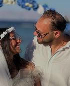 بعد 5 سنوات من الزواج.. محمد علي رزق يفاجئ زوجته بحفل زفاف مؤجل في دهب