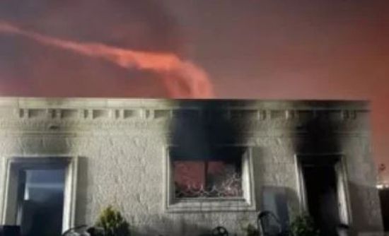 مستوطنون يحرقون مطعما جنوب نابلس بعد اقتحامه وسرقة محتوياته