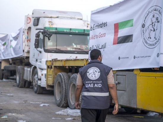 الإمارات ترسل 47 شاحنة مساعدات إلى غزة ضمن عملية "الفارس الشهم 3"