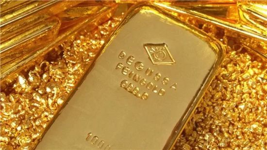 البنوك المركزية تعزز احتياطياتها من الذهب رغم ضغوط الفائدة