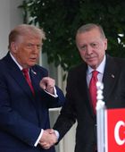 ترامب يغادر إلى تركيا لحضور قمة الناتو