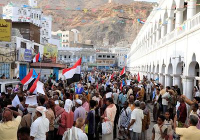 جماهير المكلا تتحدى الرصاص في مليونية رفض الوصاية السعودية