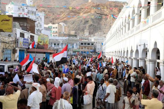 جماهير المكلا تتحدى الرصاص في مليونية رفض الوصاية السعودية
