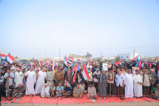 حشود المهرة ترفض الوصاية الخارجية وفرض الإملاءات