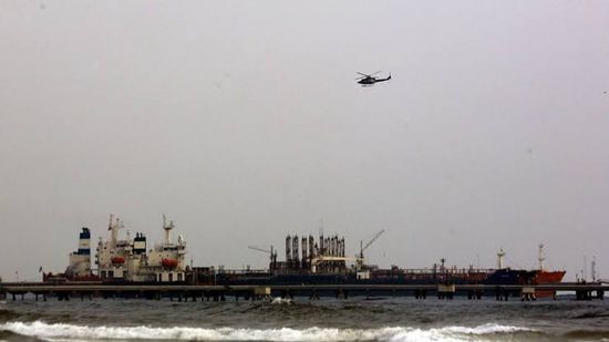 الولايات المتحدة تلغي الرفع الموقت للعقوبات على النفط الإيراني