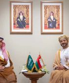 وزيرا خارجية السعودية وعُمان يبحثان تطورات مضيق هرمز والتعاون الثنائي