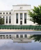 مسؤولو الفيدرالي: التضخم لا يزال مرتفعاً وأسعار الفائدة مناسبة