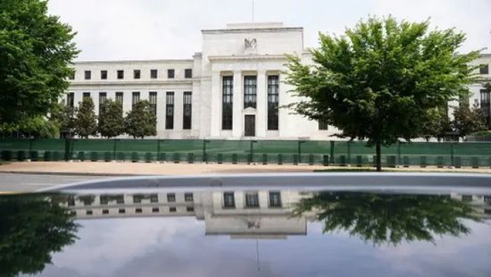 مسؤولو الفيدرالي: التضخم لا يزال مرتفعاً وأسعار الفائدة مناسبة