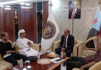 هرهرة يطمئن على الناشط بافاضل بعد إصابته بمليونية 7 يوليو