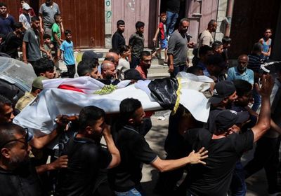 سكان غزة ينعون مسؤول إغاثة عرض مباريات بكأس العالم