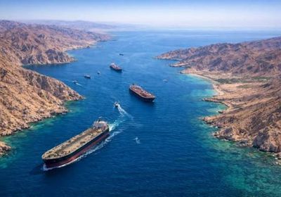 صاروخ إيراني يستهدف سفينة تجارية أثناء عبورها هرمز 