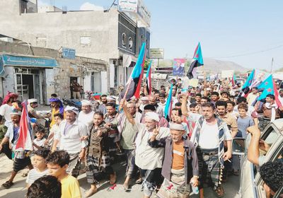 حشود ردفان ترفض صفقة إطلاق سراح متورطين بدماء الشهداء