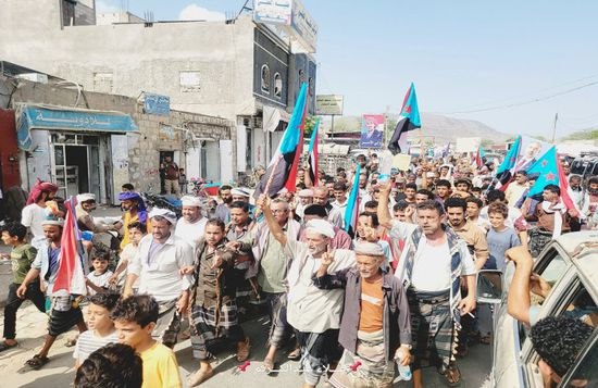 حشود ردفان ترفض صفقة إطلاق سراح متورطين بدماء الشهداء