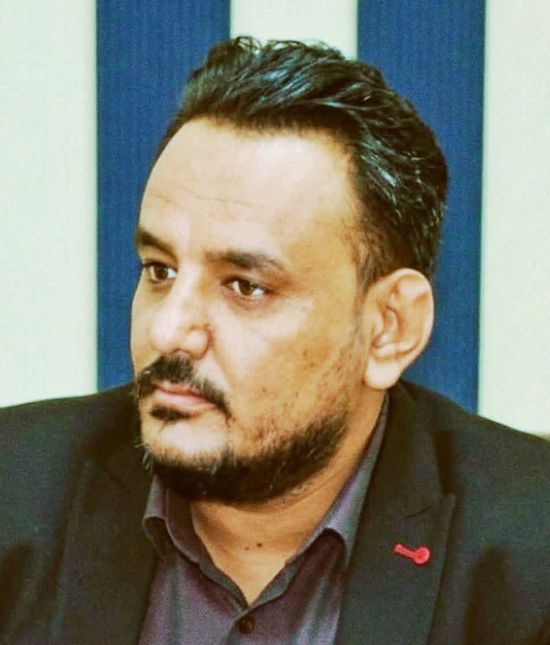 زوجة القائد المقرحي تنفي الإفراج عنه وتدعو لتحري الدقة