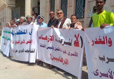 الفضيحة الحوثية السعودية تتكشف.. صفقة شيطانية بالمكلا تعزز نفوذ المليشيات وتكشف حسابات الرياض