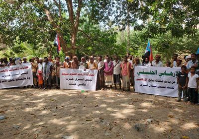 جماهير أرياف المكلا تحذر من تمرير صفقة إطلاق سراح إرهابيين