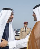 عبد الله بن زايد يقدم التعازي إلى أمير قطر في وفاة حمد بن خليفة آل ثاني