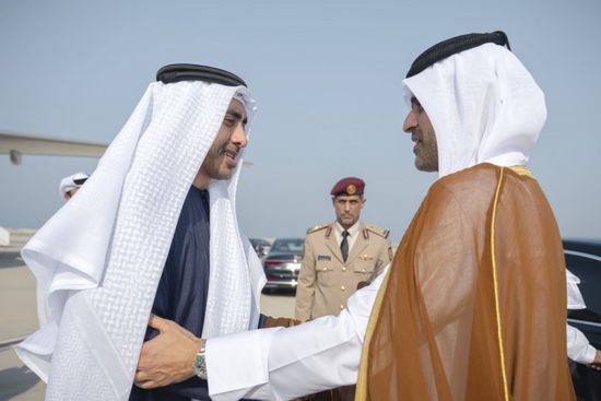 عبد الله بن زايد يقدم التعازي إلى أمير قطر في وفاة حمد بن خليفة آل ثاني