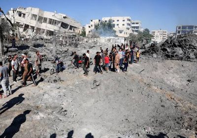 مسؤولون: مقتل 10 في غزة بنيران إسرائيلية بينهم طفل