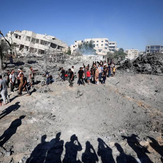 مسؤولون: مقتل 10 في غزة بنيران إسرائيلية بينهم طفل