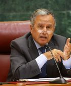 نبيل فهمي يجري اتصالات هاتفية مع وزراء خارجية الإمارات وعمان والكويت