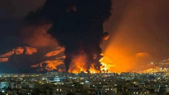 مقذوفات أمريكية تسقط على مواقع بمحيط جزيرة قشم الإيرانية