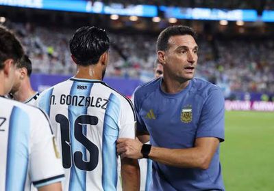 الأرجنتيني سكالوني يواجه معلمه دي لا فوينتي في نهائي كأس العالم