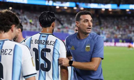 الأرجنتيني سكالوني يواجه معلمه دي لا فوينتي في نهائي كأس العالم