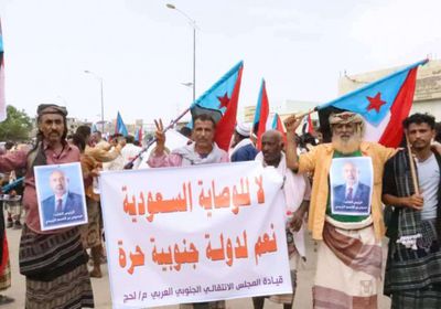 جماهير لحج تندد بممارسات سلطة الوصاية السعودية
