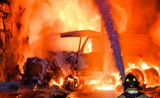 مقتل جندي وإصابة ستة آخرين في انفجار مستودع ذخيرة في إندونيسيا