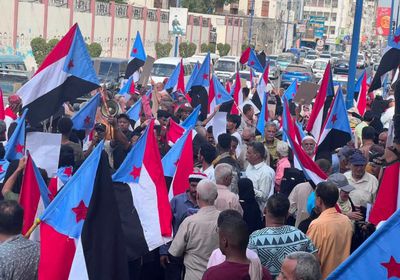 الطوفان الشعبي الجنوبي ينتفض في وجه الوصاية ويؤكد سيادة القرار الوطني