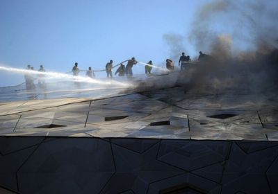 الكويت: احتواء حريقين ناجمين عن استهداف موقعين جنوبي البلاد