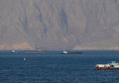 واشنطن تنفي مزاعم إيران انفجار ناقلتي نفط بمضيق هرمز