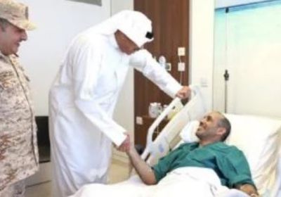 وزير الدفاع الكويتي يزور مصابي هجمات استهدفت منشآت عسكرية