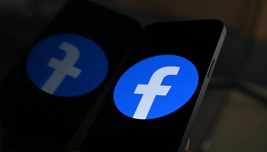 خلل مفاجئ يعطل فيسبوك ويمنع مستخدمين من الوصول لحساباتهم